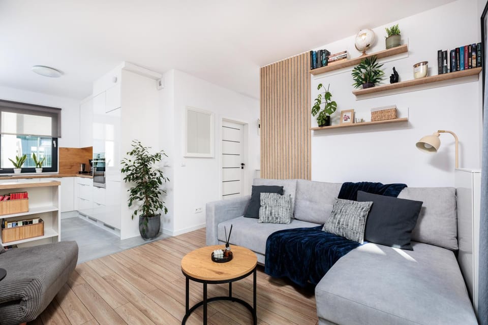 1-Bedroom Comfort Apartment - Free Parking - by Upstairs Apartment in Krakow