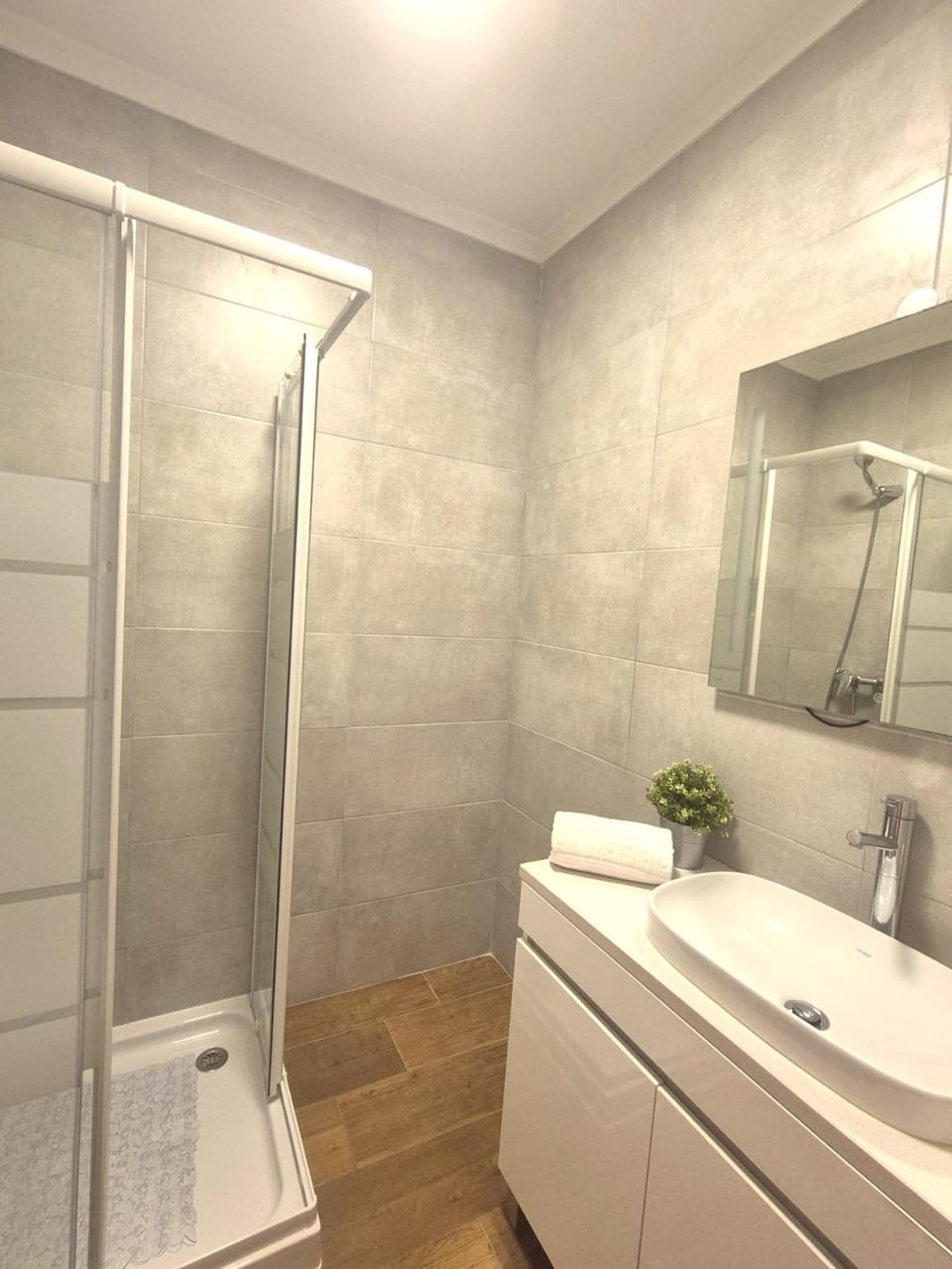 Shower, Bathroom