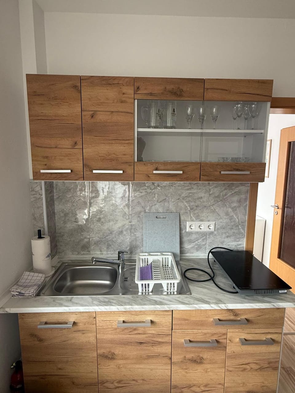 Kitchen or kitchenette, Photo of the whole room, stove