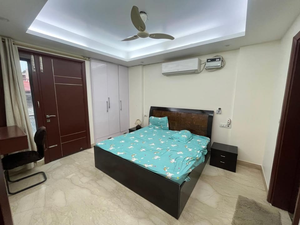 Bed, Photo of the whole room, Bedroom, air conditioner