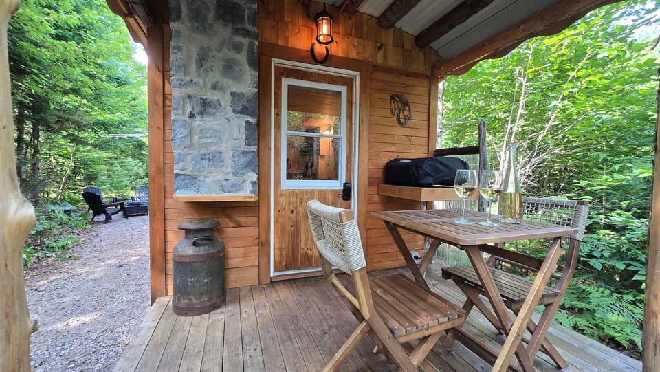 Waterfront Glamping - La Nomade Chalet in Quebec City