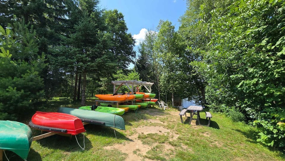 Waterfront Houseboat Getaway - L'Odyssee Chalet in Quebec City