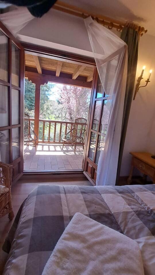Magnífico Chalet y gran jardín frente a la sierra. Chalet in Castile and León
