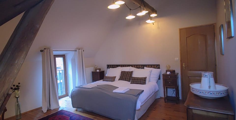 Bed, Photo of the whole room, Bedroom, internet