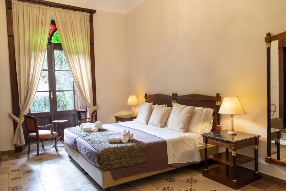 Bed, Photo of the whole room, Decorative detail, Bedroom