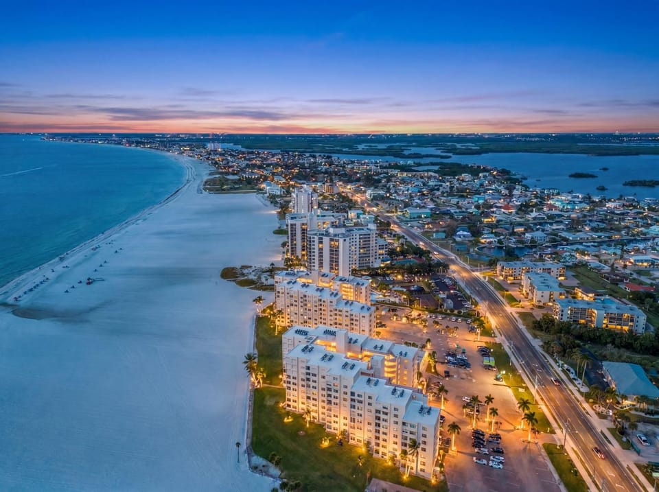 Beachfront Retreat with Balcony & Gulf Views - Condo Sandarac 607A - Roelens House in Estero Island