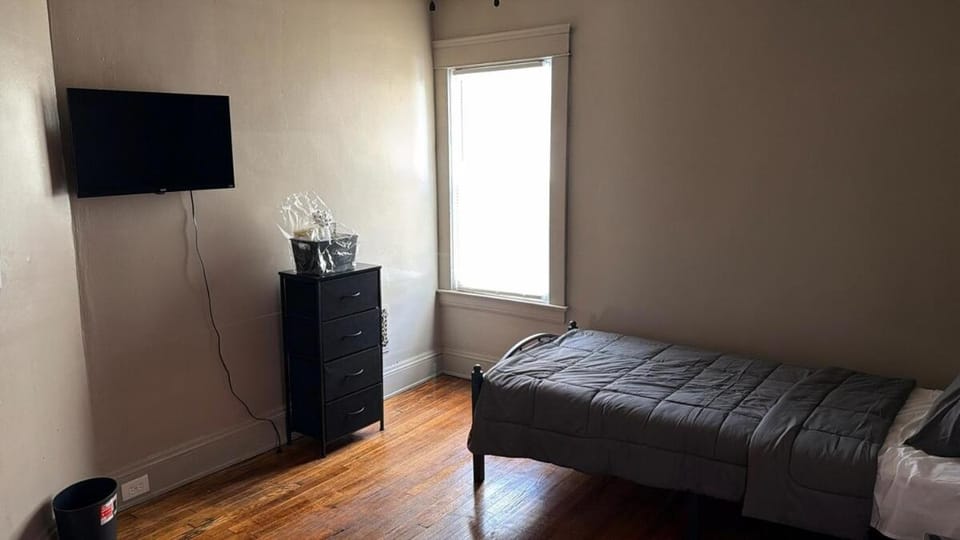 Entire 4BR Home Near Hospitals & Colleges House in Cleveland Heights