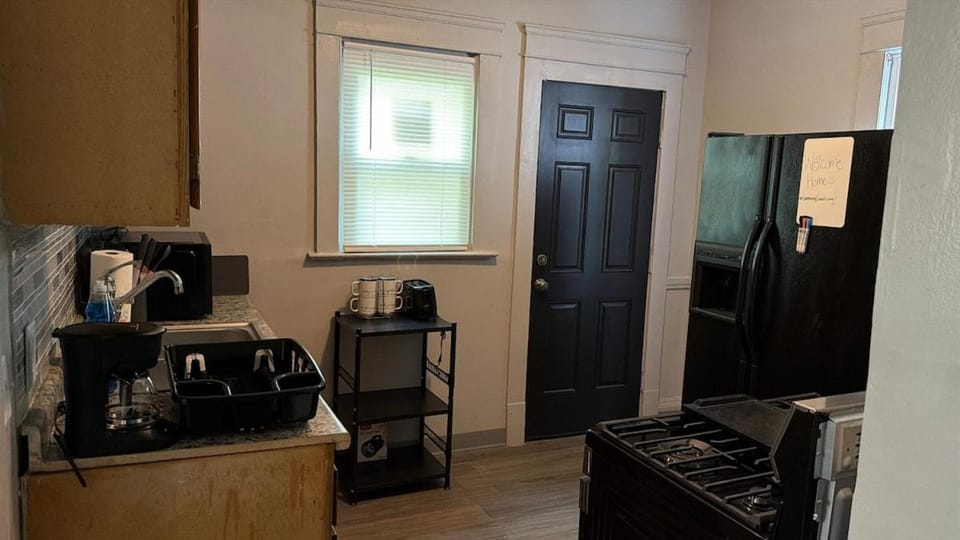 Entire 4BR Home Near Hospitals & Colleges House in Cleveland Heights
