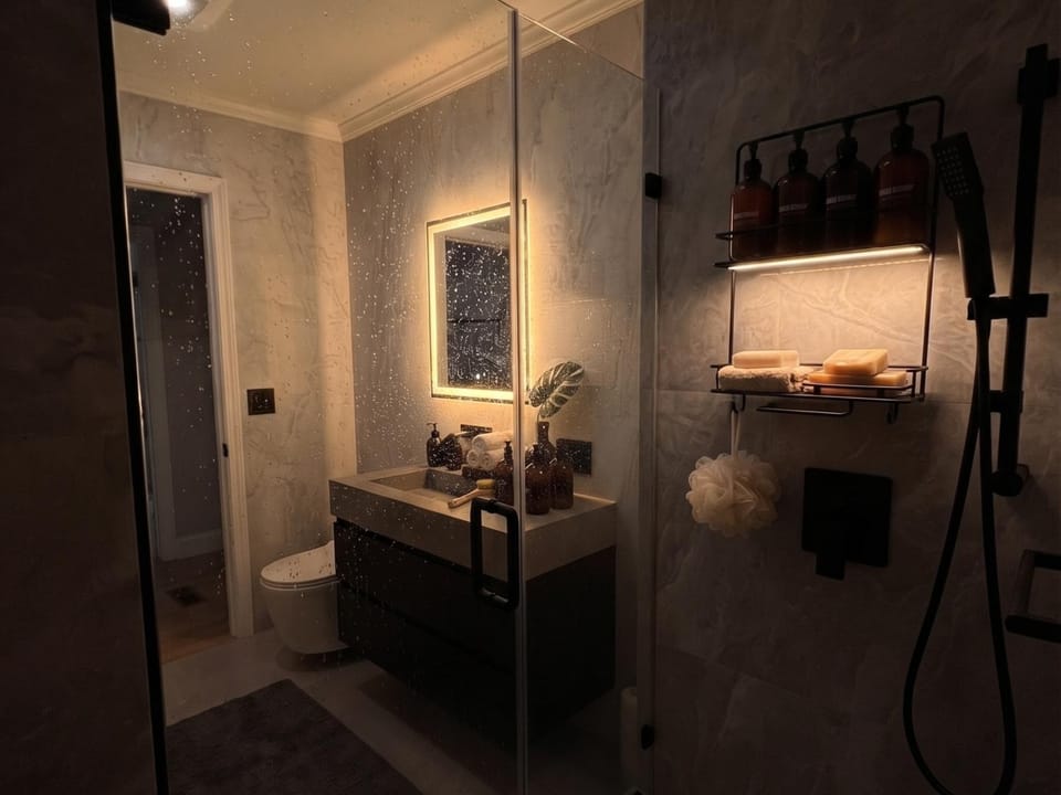 Bed, Kitchen or kitchenette, Photo of the whole room, Bedroom