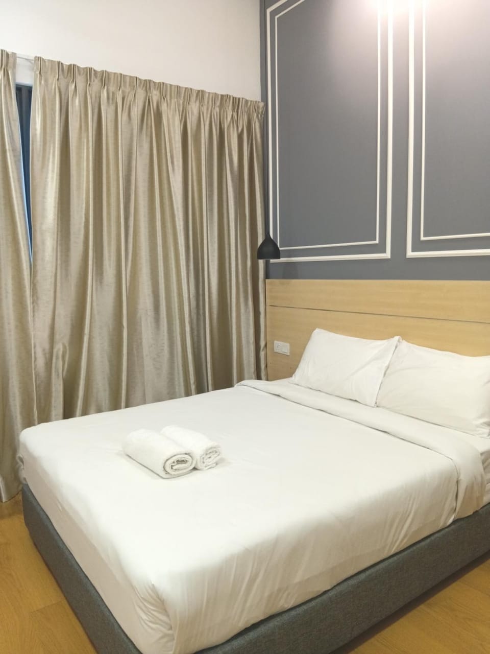 Bed, Photo of the whole room, Bedroom, towels