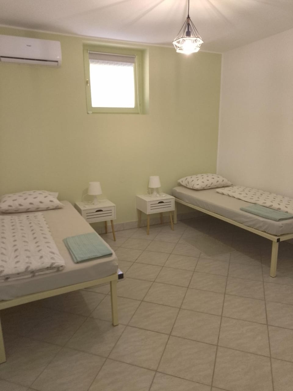 Bed, Photo of the whole room, Bedroom, air conditioner