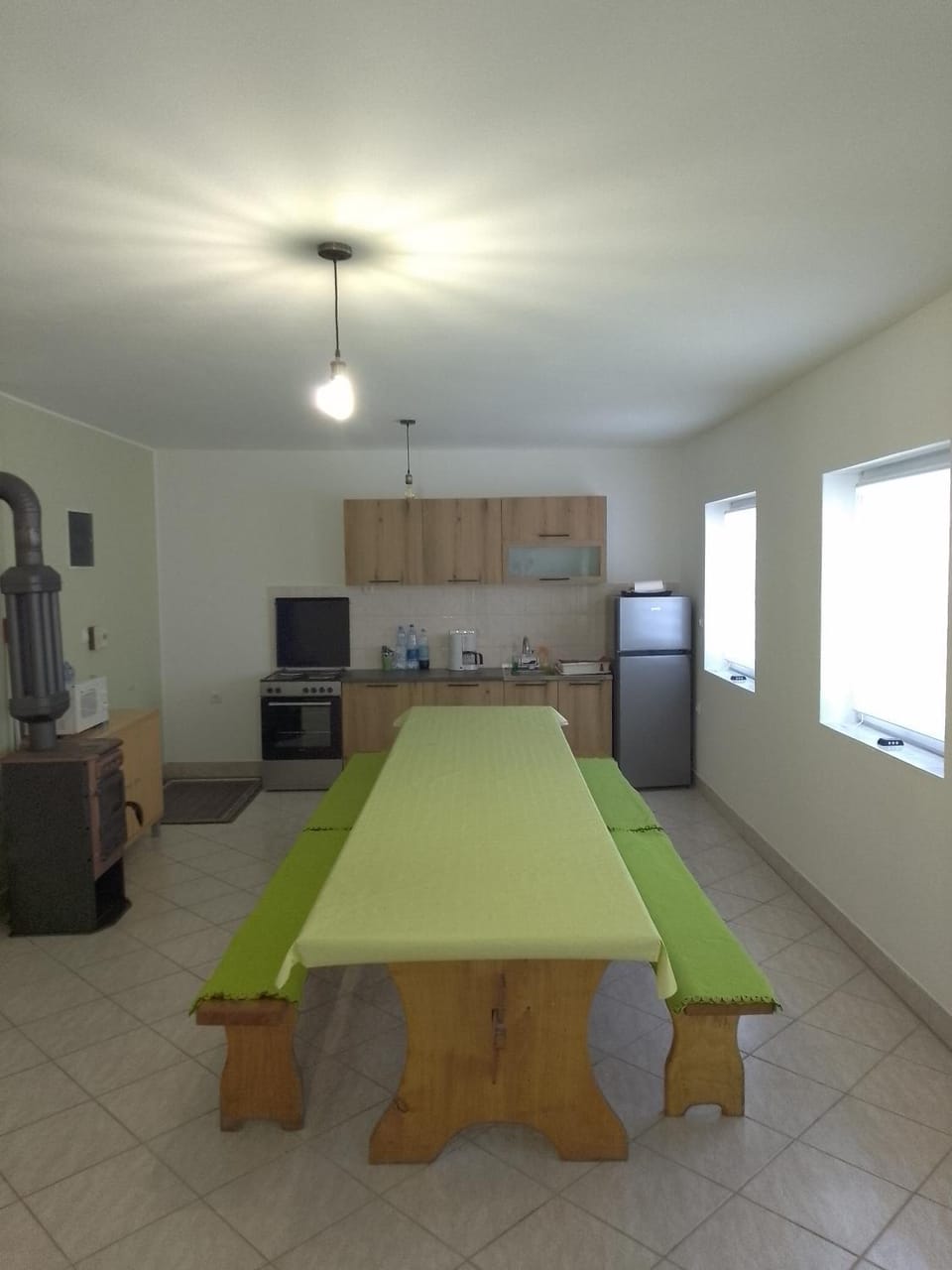 Kitchen or kitchenette, Dining area