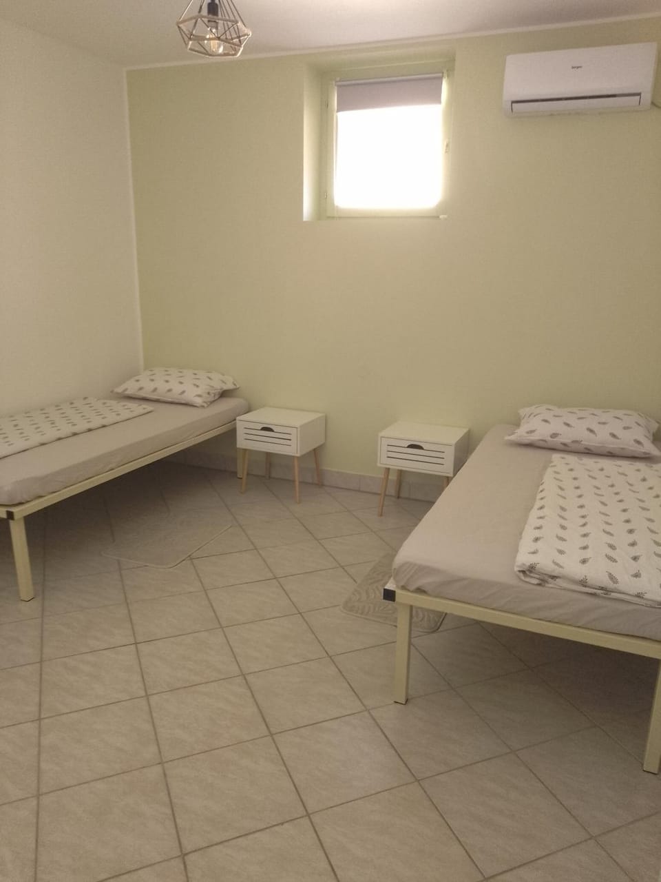 Bed, Photo of the whole room, Bedroom, air conditioner