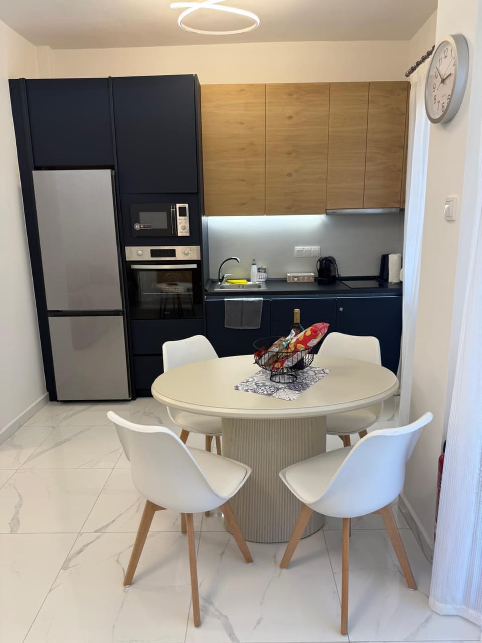 Kitchen or kitchenette, Dining area, stove