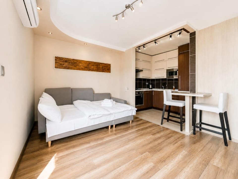 Kitchen or kitchenette, Seating area, Dining area