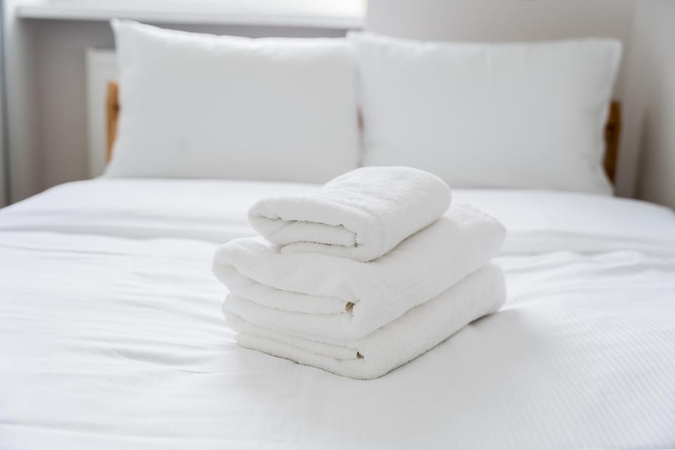 Bed, Photo of the whole room, Bedroom, towels