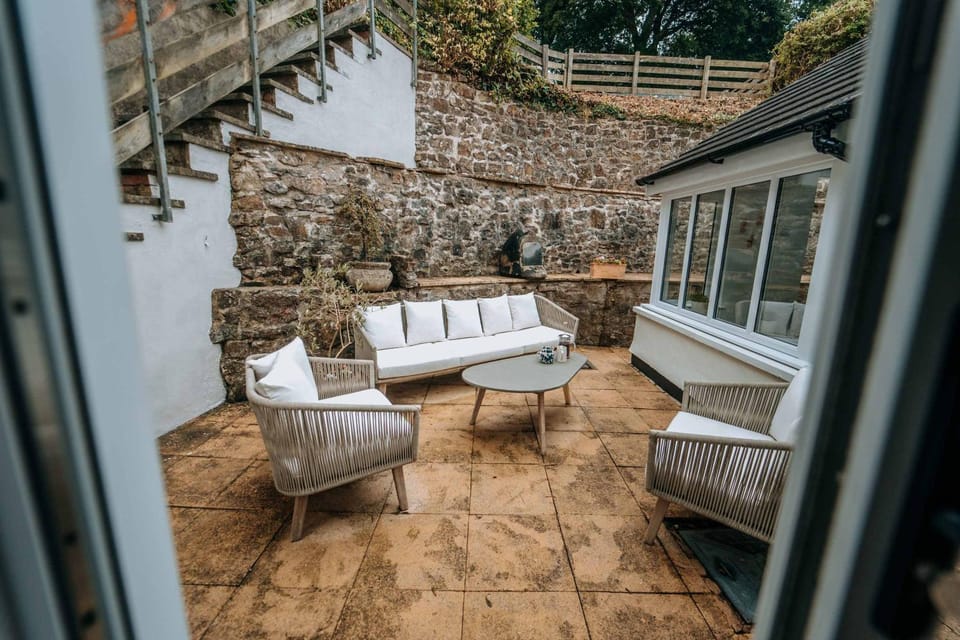 Saundersfoot Coastal Cottage with Sea Views and Private Parking House in Saundersfoot