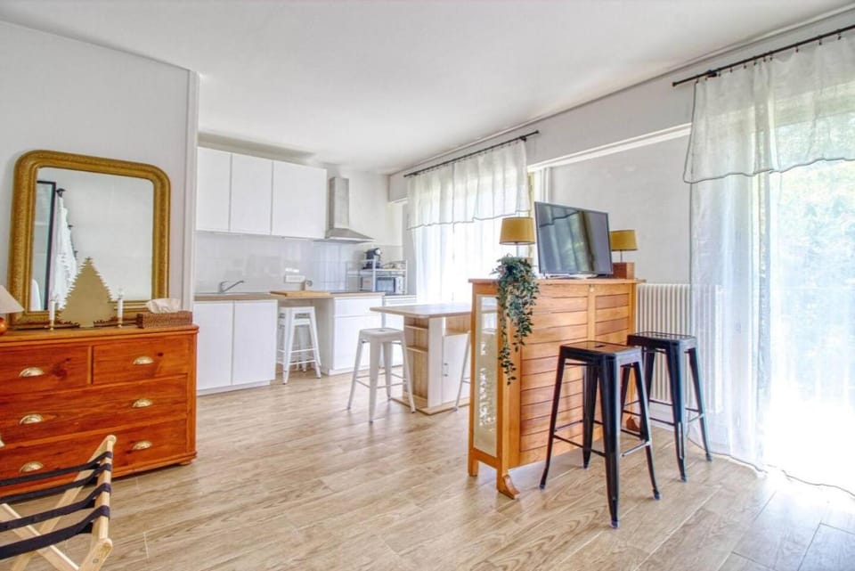 City trip to Versailles, close to Montreuil station, Line L Apartment in Versailles