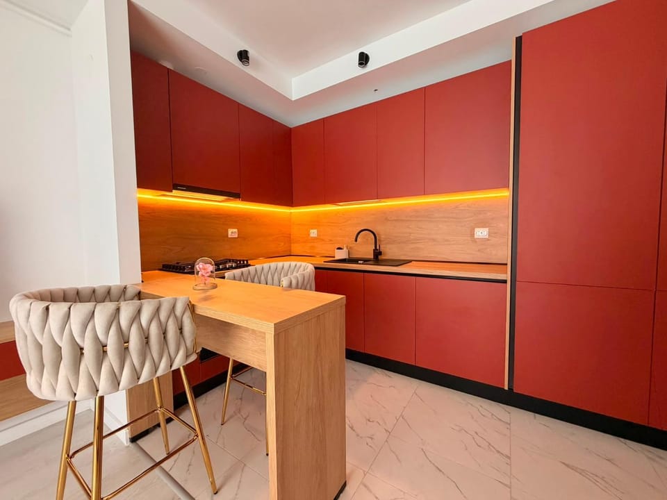 Kitchen or kitchenette, Dining area, oven, stove