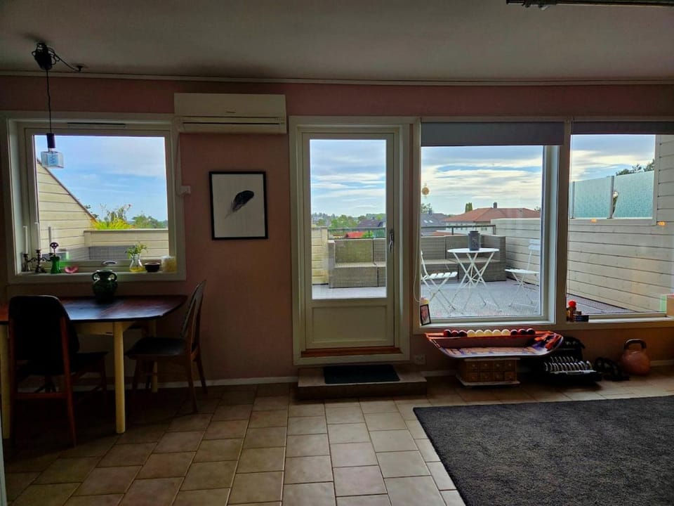 Romslig 4,Etg med stor terrasse, utsikt, parkering Apartment in Viken, Norway