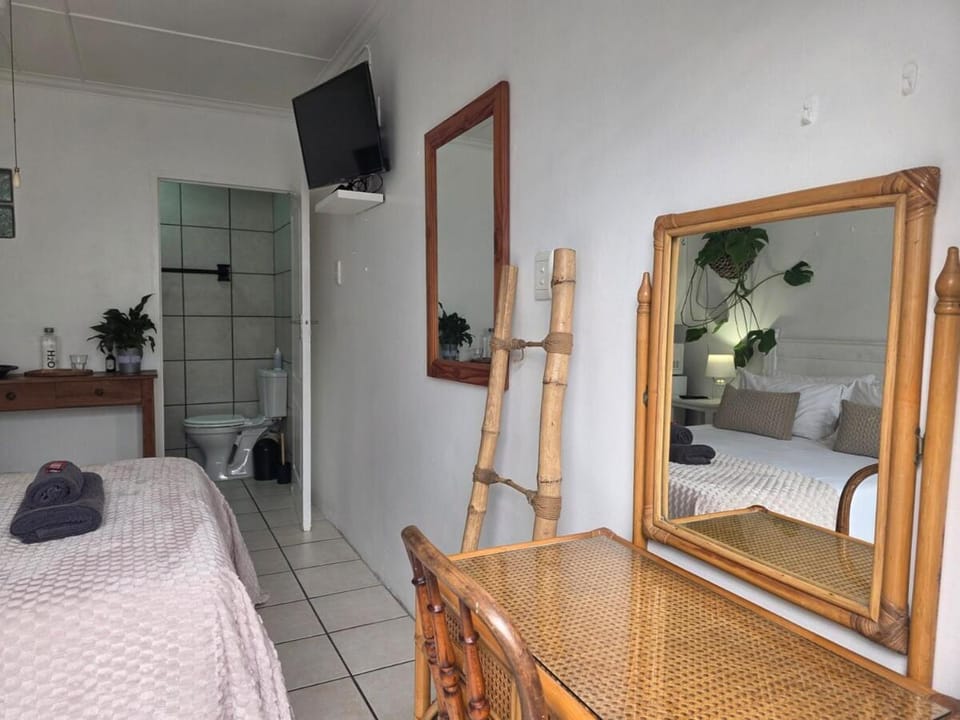 Cozy budget room situated at a guest house Apartment in Eastern Cape
