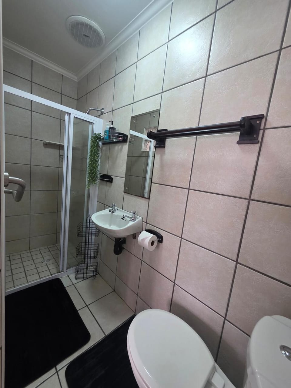 Cozy budget room situated at a guest house Apartment in Eastern Cape
