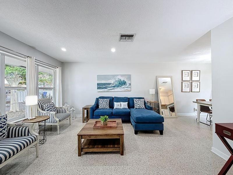 Mins to Beach, Restaurants and Shopping House in Pompano Beach