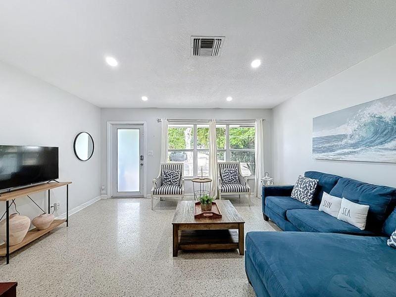 Mins to Beach, Restaurants and Shopping House in Pompano Beach