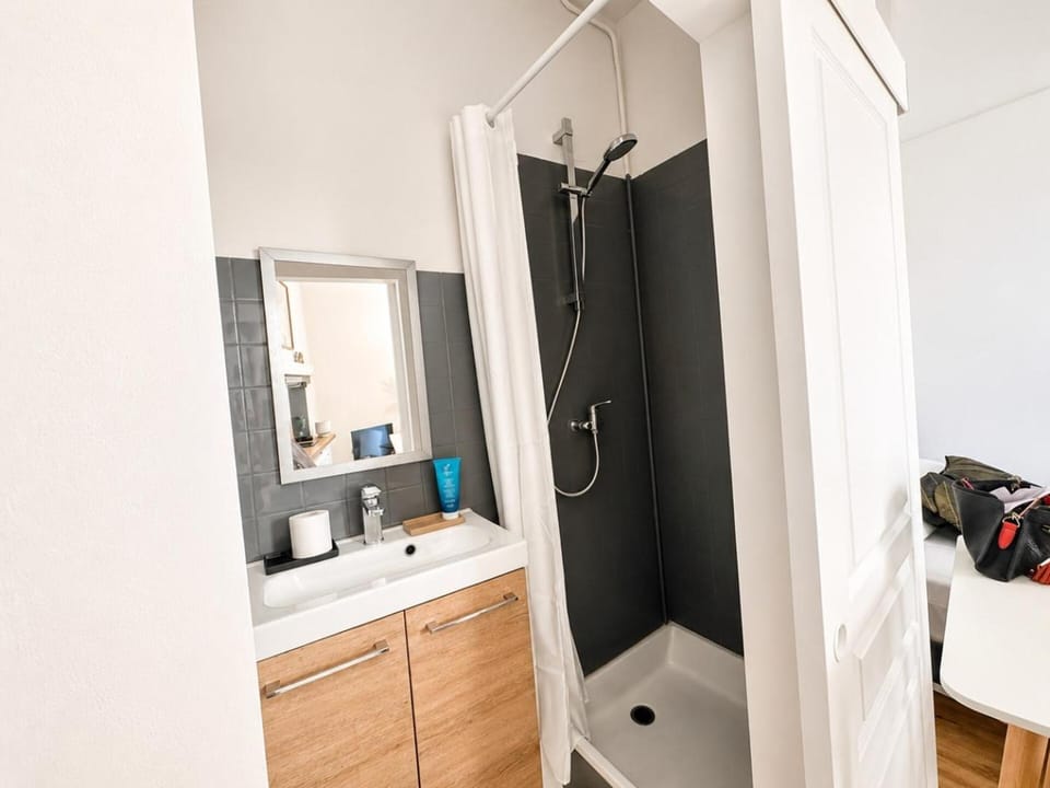 Renovated & Stylish Studio in Old town Apartment in Nice
