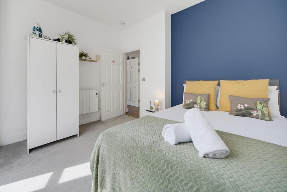 Spacious Cardiff Apartments - Free Parking Apartment in Cardiff