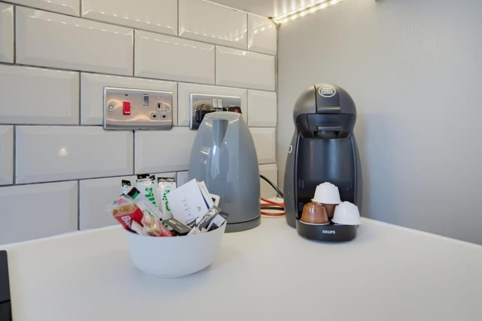 Spacious Cardiff Apartments - Free Parking Apartment in Cardiff