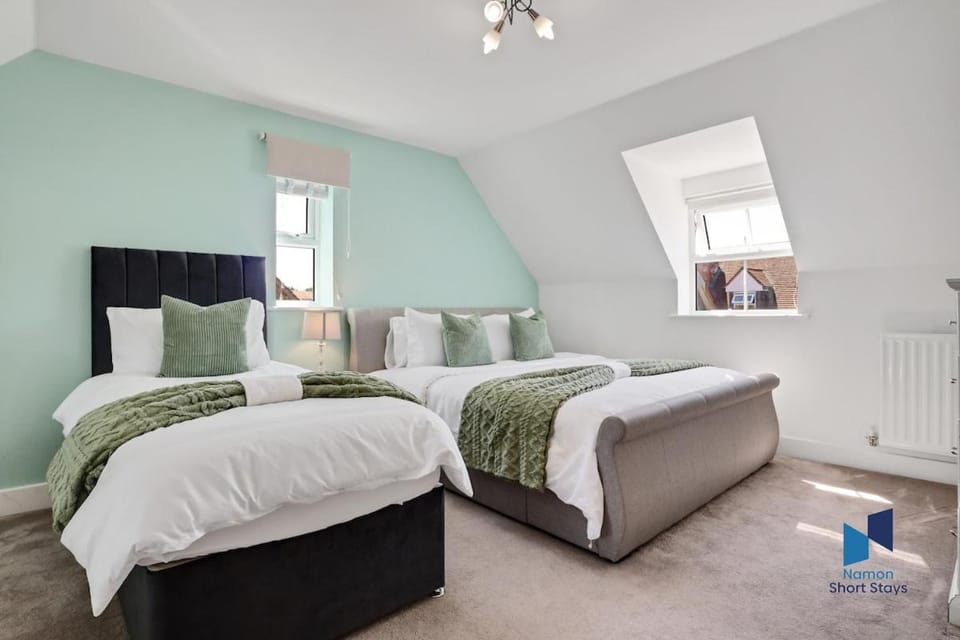 Bed, Photo of the whole room, Bedroom, internet