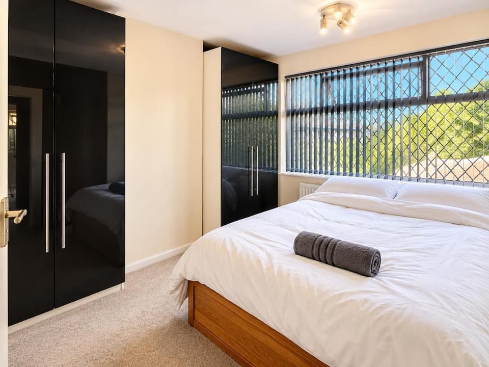 Bed, Photo of the whole room, Bedroom, towels, wardrobe