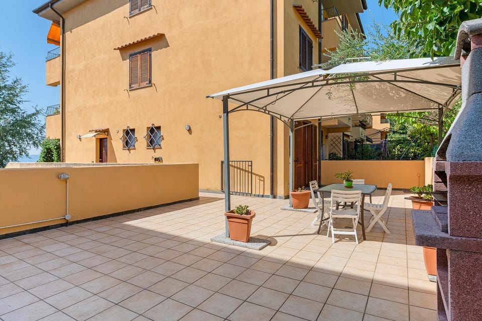 Property building, Balcony/Terrace, Living room