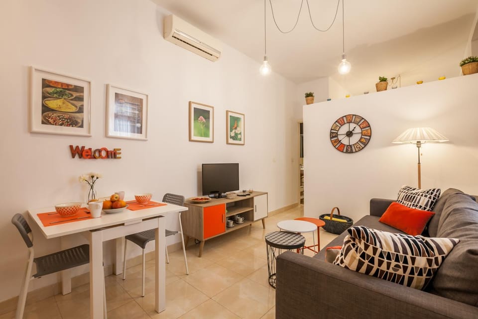 Living room, Dining area, air conditioner