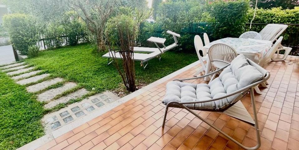 Property building, Patio, Garden, Balcony/Terrace, Garden view, sunbed
