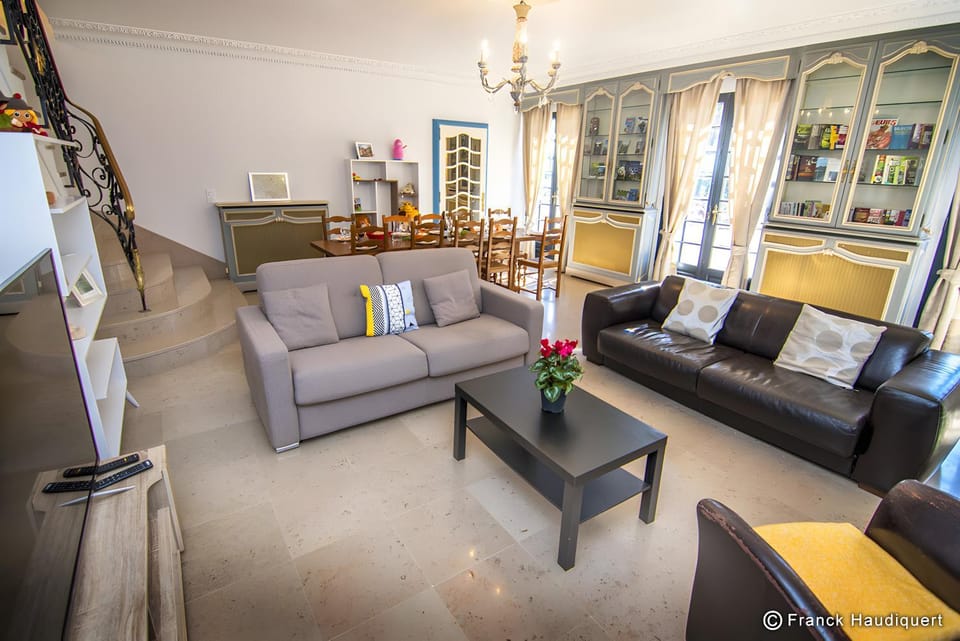 Property building, Living room