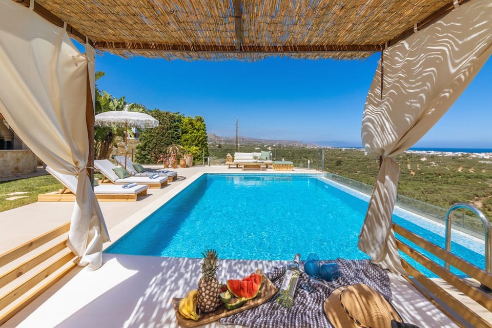 Day, Natural landscape, View (from property/room), Food and drinks, Food, Pool view, Swimming pool, sunbed