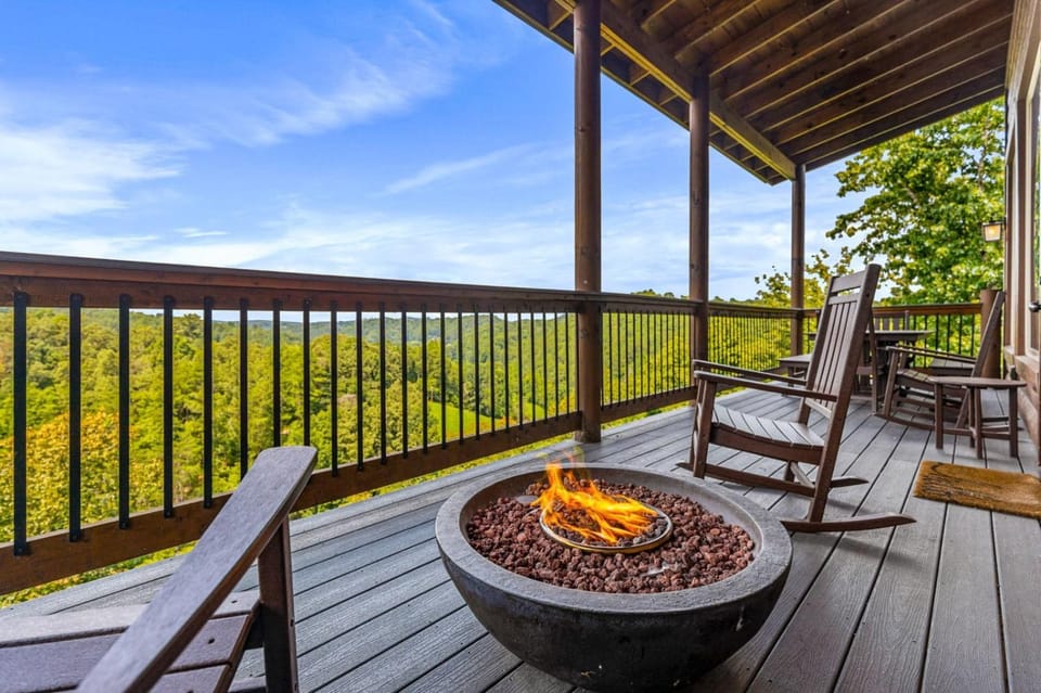 Smoky Mountain Plunge House in Pigeon Forge