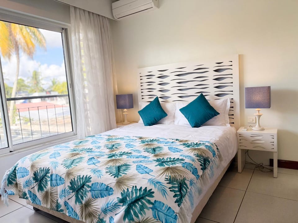 Bed, Photo of the whole room, air conditioner