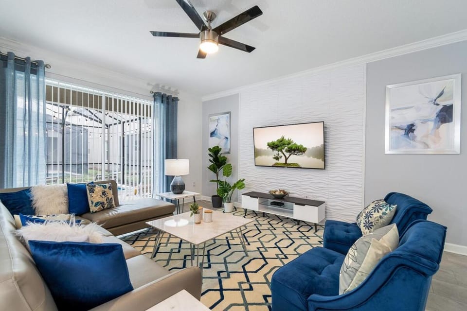 6-Bed, 5-Bath Modern Escape - Pool, Resort, Disney Villa in Kissimmee
