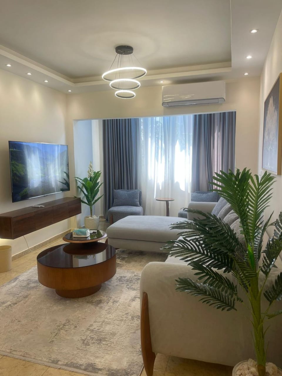 شقه مفروشه فرش فندقي في كمبوند روضه زايد Apartment in Egypt