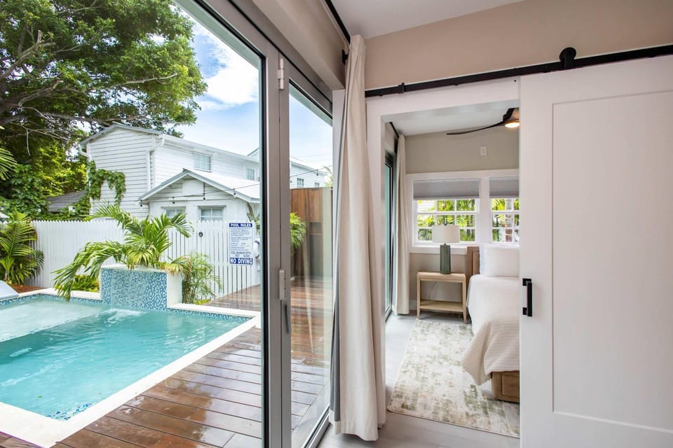 Carysfort Reef Light Suite House in Key West