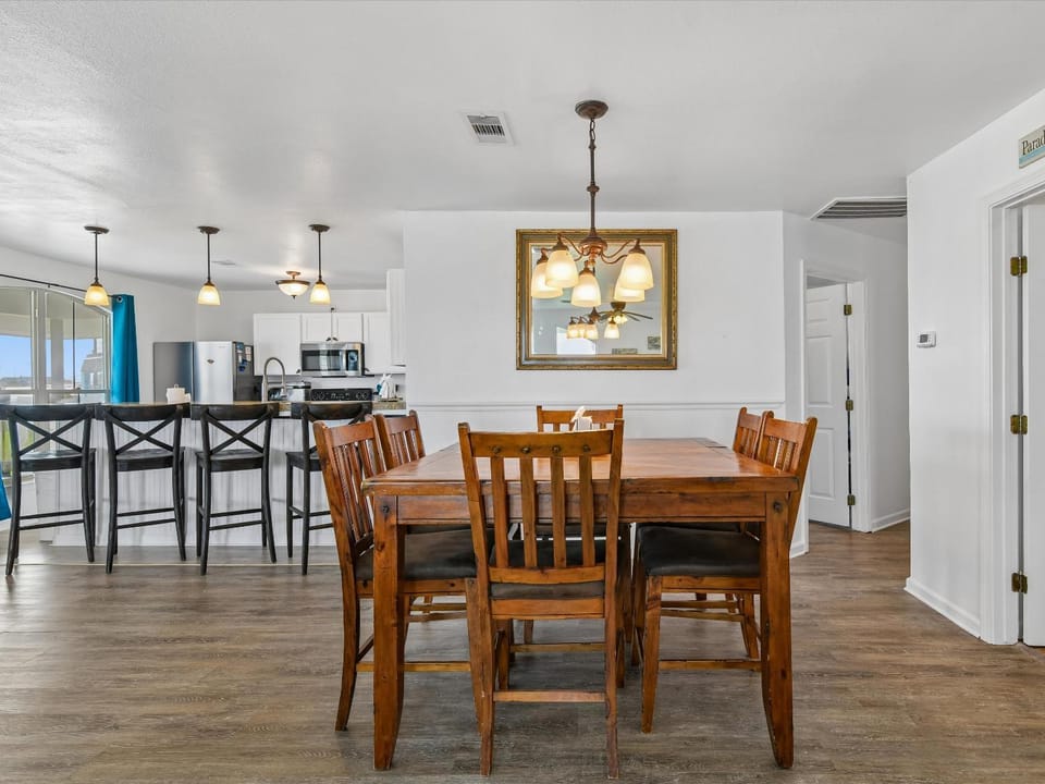 Kitchen or kitchenette, Seating area, Dining area, furniture, microwave
