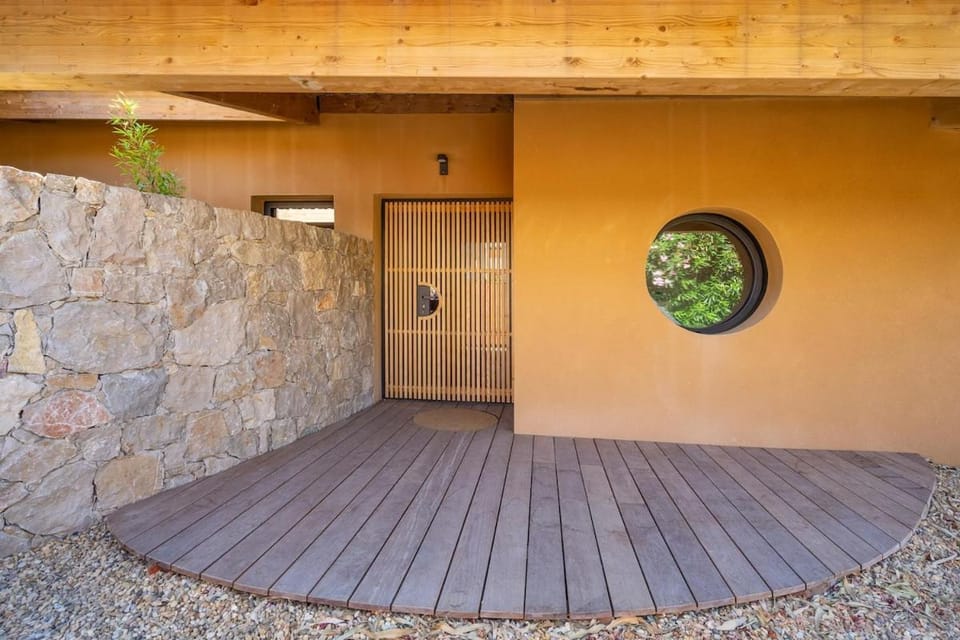 Architect's villa, sea view, spa and swimming pool Villa in Six-Fours-les-Plages
