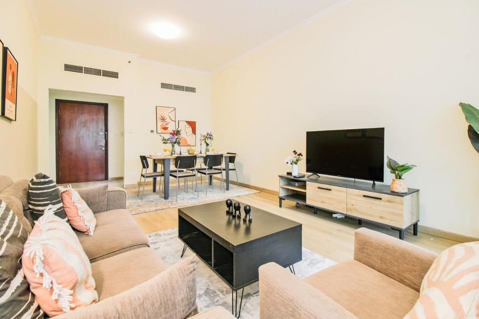 Luxurious 3BR -Marina, Pool, Gym & Prime Location Apartment in Dubai