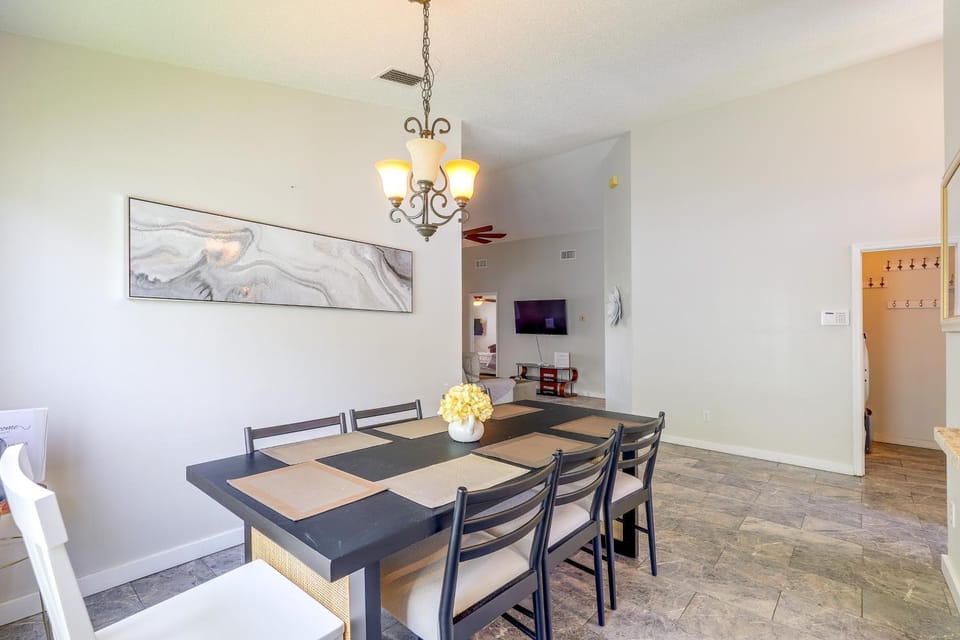 Extended Stays Welcome! Waterfront Gem in Orlando House in Orlando