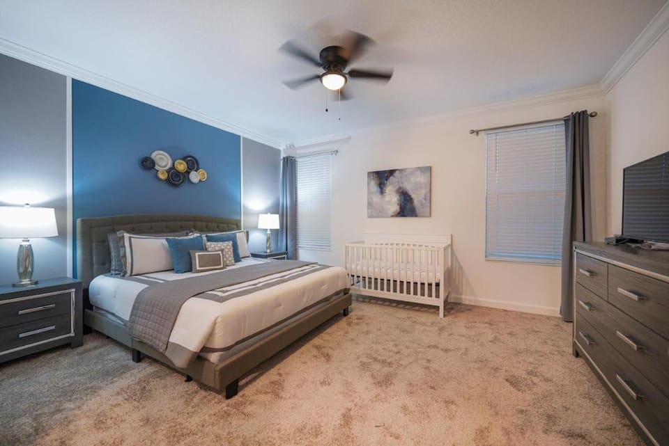 Modern Resort Pvt Pool Arcade 16ppl Storey Lake Villa in Kissimmee