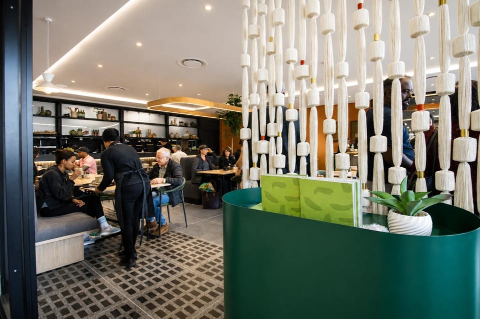 Restaurant/places to eat, Restaurant/places to eat, Lounge or bar