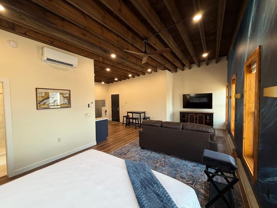 Tangeled up in Blue Apartment in Two Harbors